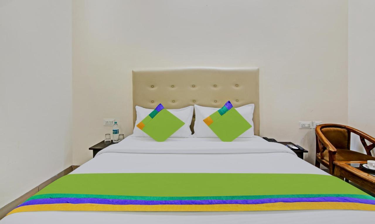 Treebo Royal Empire Adarsh Nagar, Chandigarh Hotell Exteriör bild