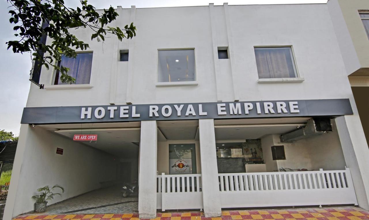 Treebo Royal Empire Adarsh Nagar, Chandigarh Hotell Exteriör bild
