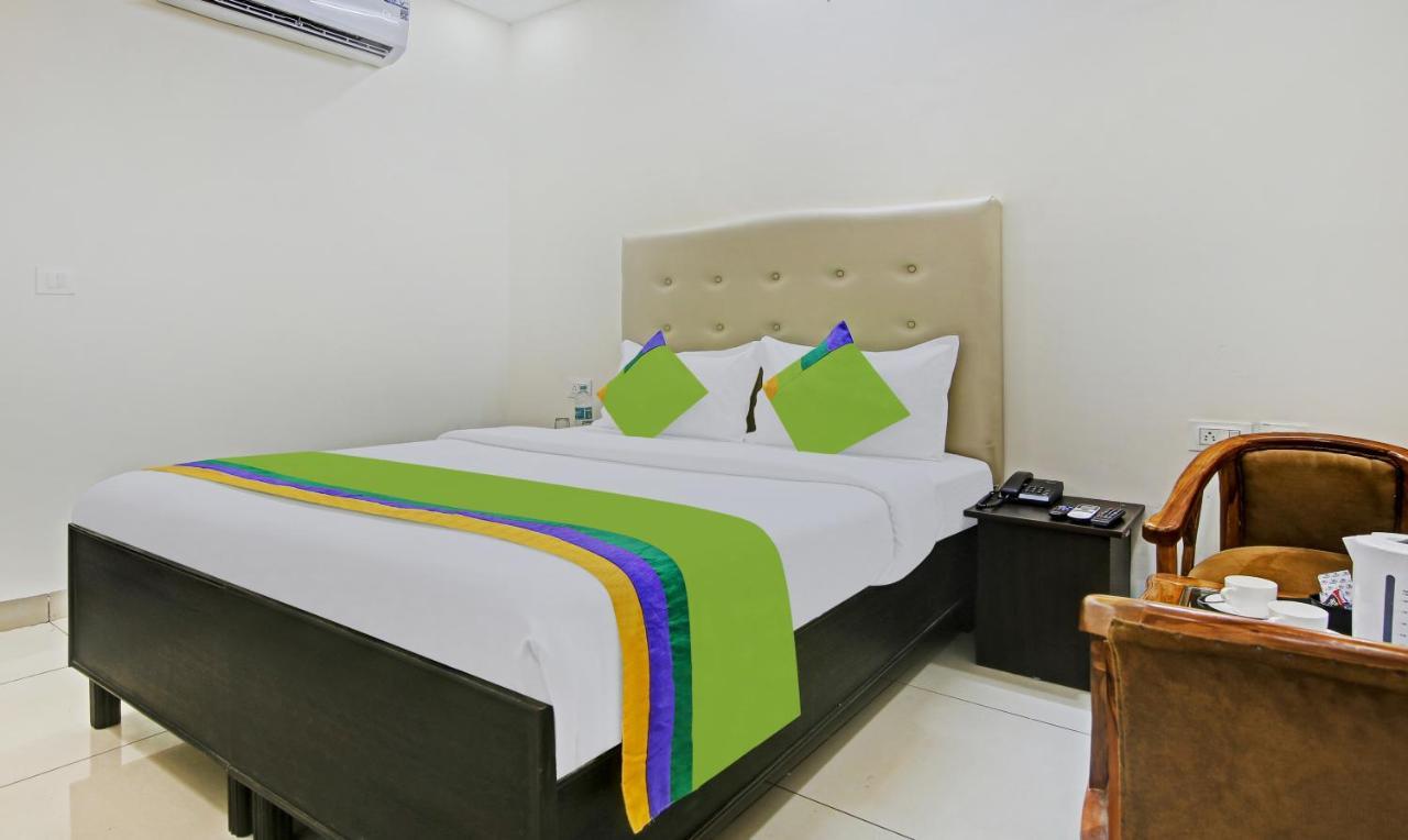 Treebo Royal Empire Adarsh Nagar, Chandigarh Hotell Exteriör bild