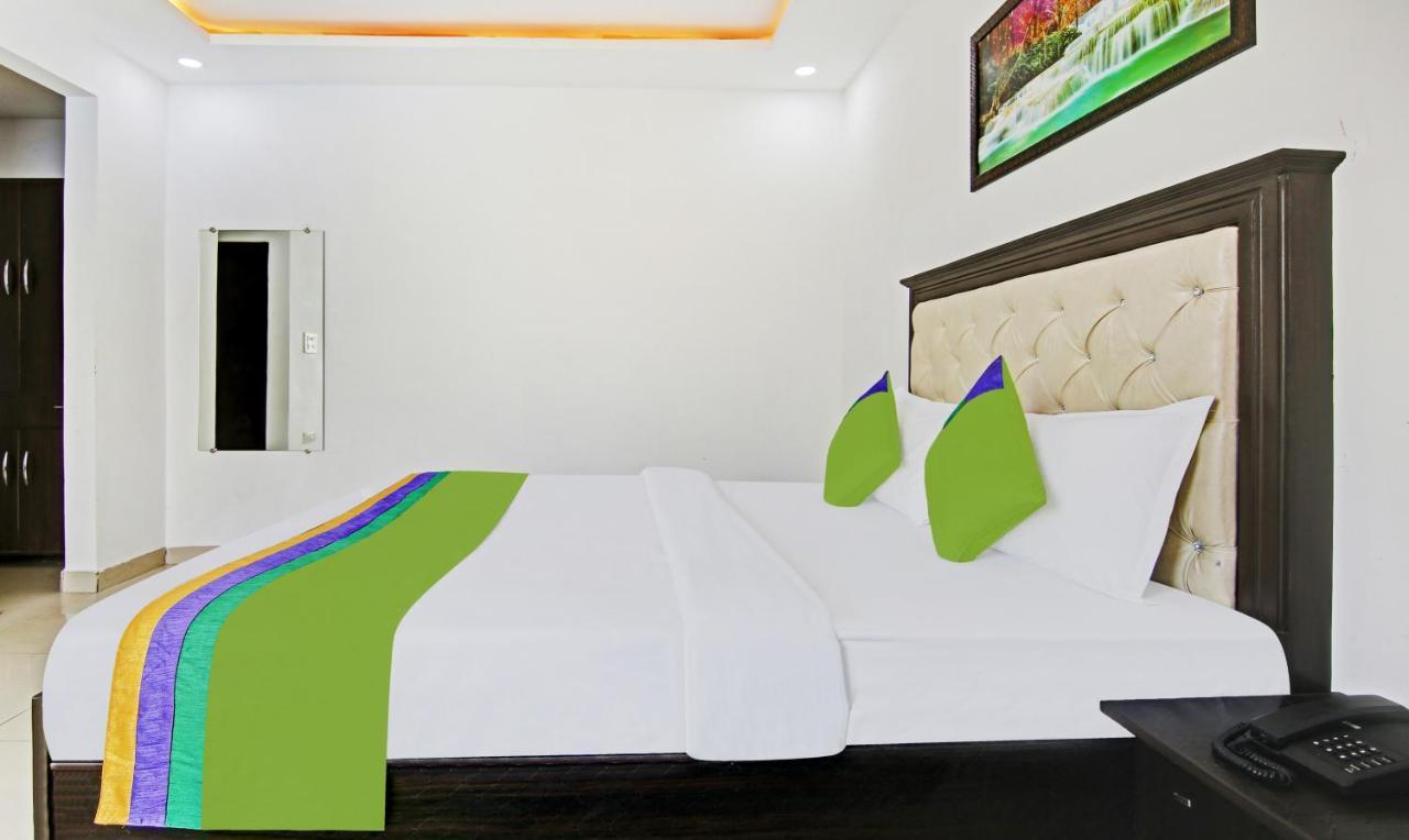 Treebo Royal Empire Adarsh Nagar, Chandigarh Hotell Exteriör bild
