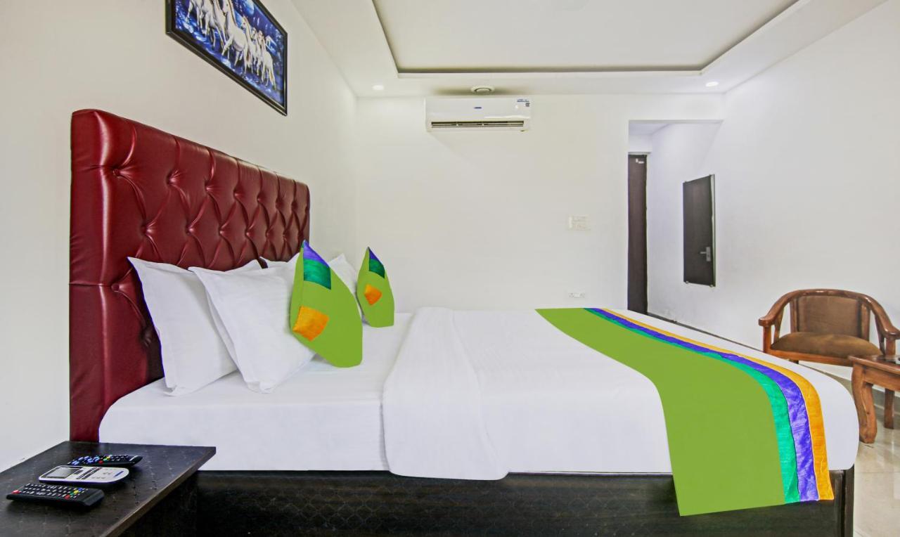 Treebo Royal Empire Adarsh Nagar, Chandigarh Hotell Exteriör bild