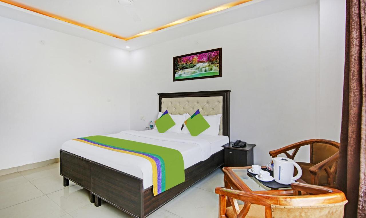 Treebo Royal Empire Adarsh Nagar, Chandigarh Hotell Exteriör bild