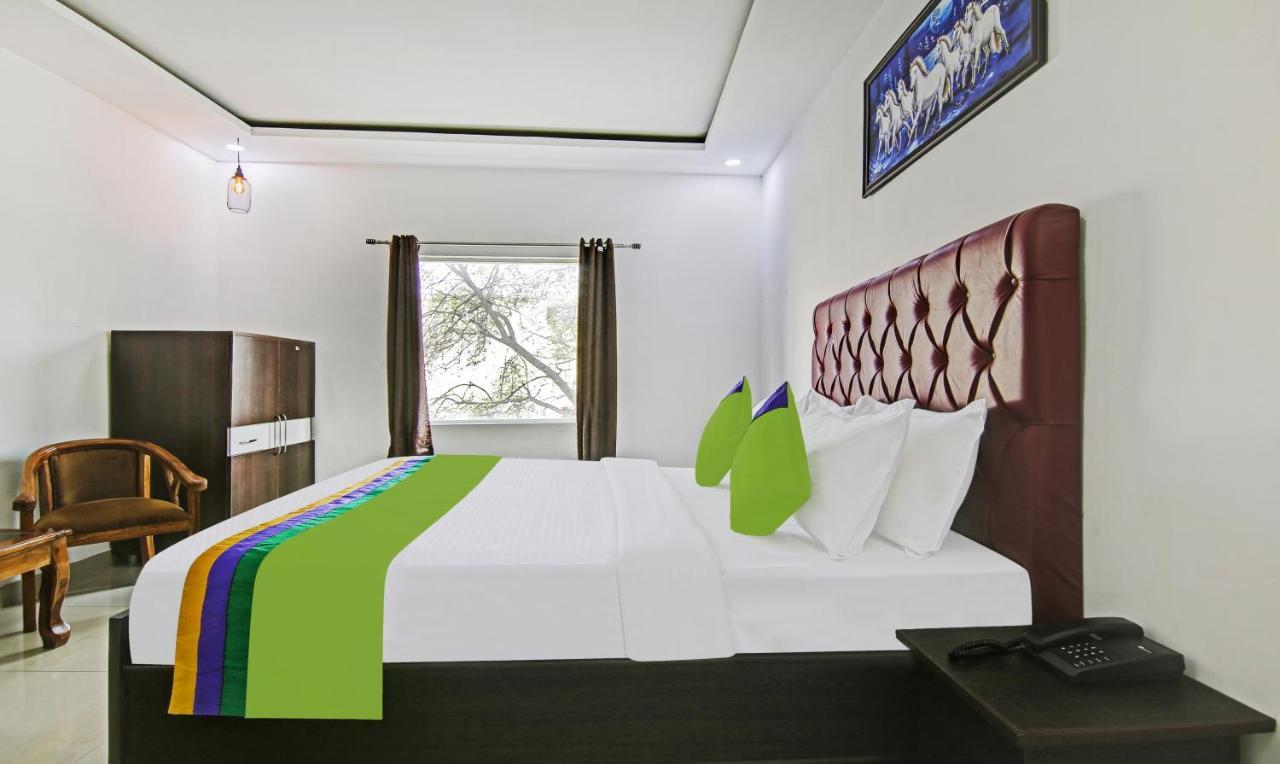 Treebo Royal Empire Adarsh Nagar, Chandigarh Hotell Exteriör bild